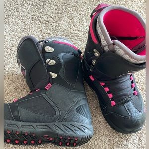 COPY - Women’s Thirty Two snowboard boots size 8
